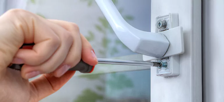 Window Crack Repair in Curran Hall, ON