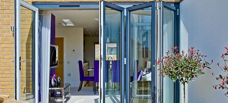 Commercial Door Glass Repair in Scarborough, ON